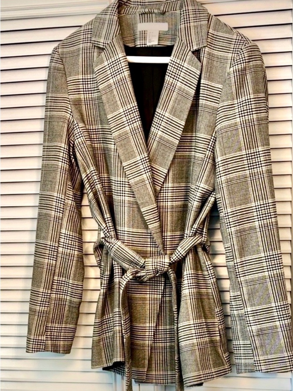 H&M Women’s Belted Black, Gray & White Plaid Blazer Size 8 - Picture 2 of 11